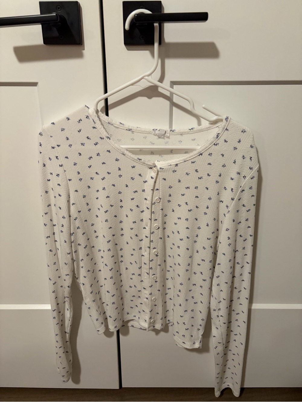 Garage White Long-Sleeve Ribbed Button-Front Top with Navy Floral Print
